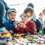 Obří Bradavický hrad i „kuličkodráha“ z Guinnessovy knihy rekordů. Velká LEGO® výstava Svět kostek se blíží